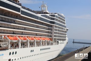 MSC Magnifica wpływa do gdyńskiego portu / fot. Tadeusz Urbaniak 