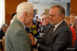 Pamiątkowe Medale za Długoletnie Pożycie Małżeńskie z rąk prezydenta Gdyni Wojciecha Szczurka odebrały kolejne gdyńskie pary // fot. Paweł Kukla