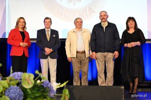 Uroczystość wręczenia odznak honorowych w Sali Koncertowej Portu Gdynia w ramach gdyńskich obchodów 45. rocznicy zakończenia strajków i podpisania porozumień sierpniowych (fot. Michał Puszczewicz)