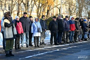 Mieszkańcy Gdyni biorący udział w uroczystościach z okazji 105. rocznicy utworzenia Marynarki Wojennej