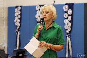 Jubileusz 80-lecia SP 17 w Gdyni, na zdjęciu wieloletnia dyrektorka Szkoły Podstawowej nr 17 Aleksandra Urla (fot. Katarzyna Balcerzak)