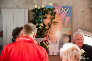 Odsłonięcie tablicy upamiętniającej Leszka Kopcia w Gdyńskim Centrum Filmowym (fot. Karol Stańczak)