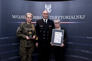 Nagrody wręczał dowódca WOT gen. dywizji Wiesław Kukuła 