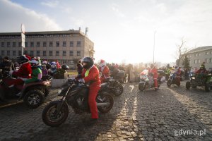 Przejazd przez Gdynię w ramach 23. edycji akcji &bdquo;Mikołaje na motocyklach&rdquo; (fot. Paweł Budziński)