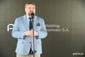 Rozpoczęcie konkursu architektonicznego na opracowanie koncepcji studialnej zagospodarowania obszaru teren&oacute;w Mola Rybackiego. Przemawia Tadeusz Szemiot, przewodniczący Rady Miasta Gdyni. (fot. Łukasz Kamasz)