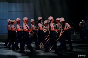 Zdjęcie z pr&oacute;by koncertu sylwestrowego &bdquo;Muzyczny swojemu miastu na 100-lecie&rdquo;. Scena zbiorowa 