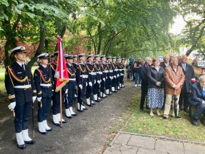 Uroczystości z okazji Dnia Sybiraka przed pomnikiem „W hołdzie zesłańcom Sybiru”.