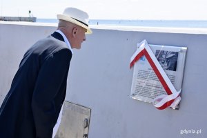 W Alei Żeglarstwa Polskiego odsłonięto tablicę Aleksandra Bereśniewicza // fot. Paweł Kukla