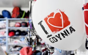 Pamiątki, które znajdują się w sklepie „I Love Gdynia” przy alei Topolowej i Skwerze Kościuszki, fot. Kamil Złoch