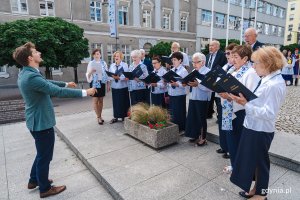 Oprawę muzyczna uroczystości zapewnił chór „Dzwon Kaszubski” pod dyrekcją Stanisława Ładziaka. Fot. Mateusz Dietrich