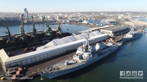 Na pierwszym planie amerykański niszczyciel USS Gravely, za nim - turecka fregata TCG Gokova // fot. Tadeusz Urbaniak www.portgdynia.pl