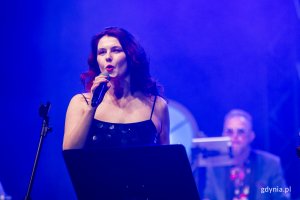 Julia Pawlak podczas koncertu „Tyle słońca w całym mieście”, który zorganizowano z okazji 98. urodzin Gdyni w Polsat Plus Arenie Gdynia 