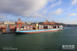 Największy kontenerowiec w historii Gdyni // fot. Tadeusz Urbaniak / www.port.gdynia.pl
