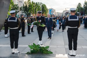 Uroczysty przemarsz do pomnika Polski Morskiej. Fot. Mateusz Dietrich