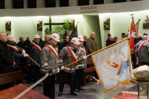 Uczestnicy uroczystości w kościele pw. Matki Bożej Nieustającej Pomocy i św. Piotra Rybaka