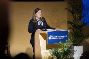 Aleksandra Kosiorek, prezydent Gdyni przy mikrofonie