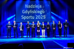 XXVII Gala Gdyńskiego Sportu w Teatrze Muzycznym w Gdyni. Odbierający nagrody dla nadziei gdyńskiego sportu (fot. Gdyńskie Centrum Sportu)