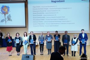 Nagrodzeni i wyróżnieni w towarzystwie wiceprezydentki Oktawii Gorzeńskiej
