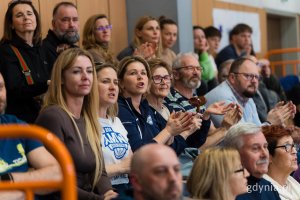 Kibice na trybunach podczas meczu koszyk&oacute;wki