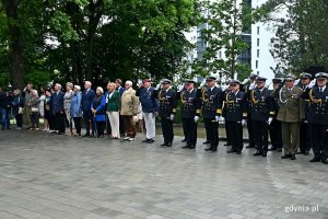 Uczestnicy uroczystości z okazji 84. rocznicy agresji niemieckiej na Polskę zebrani na Cmentarzu Wojennym w Redłowie // fot. Magdalena Czernek