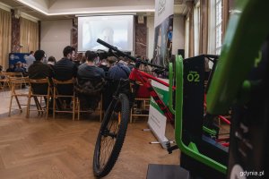 Konsultacje dotyczące ruchu rowerowego ze studentami gdyńskich uczelni na Uniwersytecie Morskim w Gdyni, 10 maja 2023 roku, fot. Kamil Złoch