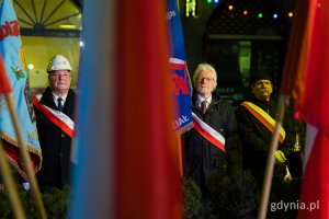 Gdyńskie uroczystości upamiętniające ofiary stanu wojennego pod pomnikiem Ofiar Terroru Komunistycznego