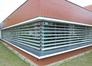 Nowoczesna hala sportowa przy VI Liceum Ogólnokształcącym została uznana za budowę Roku 2016 fot. Michał Kowalski