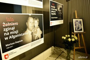 Uroczyste otwarcie wystawy „Dla Ciebie zginął żołnierz, strażak, policjant, a dla mnie tata”, fot. Kamil Złoch