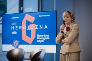 Gości spotkania przywitała dyrektor Muzeum Miasta Gdyni Karin Moder