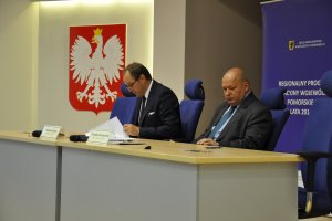 Marszałek województwa pomorskiego Mieczysław Struk i wicemarszałek Wiesław Byczkowski 