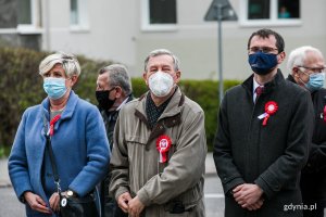 W uroczystościach z okazji Święta Konstytucji 3 Maja wzięli udział m.in. radni Gdyni: (od lewej) Elżbieta Raczyńska, Zenon Roda i Lechosław Dzierżak // fot. Karol Stańczak