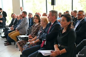 Uczestnicy wyjazdowego posiedzenia połączonych komisji senackich w Gdyni 