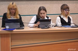 na zdjęciu młode kobiety z rady prezydialnej MRM