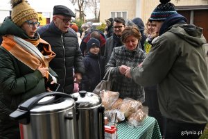 Pokaz palenia w piecu metodą odgórną na Małym Kacku, fot. Michał Puszczewicz