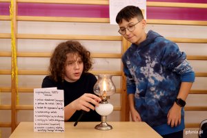 Szkolny Festiwal Nauki w Gdyni w SP 18, na zdjęciu młodzież podczas pokazów dla klas IV-VIII (fot. Katarzyna Balcerzak)