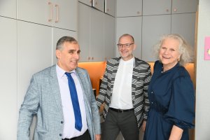 Dariusz Majorek, dyrektor gdańskiego oddziału PFRON, Michał Guć, wiceprezydent Gdyni ds. innowacji i dyrektorka Centrum Rehabilitacji Ośrodka Wczesnej Interwencji Magdalena Kownacka. Fot. Zygmunt Gołąb 