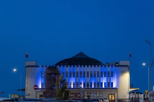 Muzeum Emigracji rozbłysło na niebiesko (fot. Magdalena Starnawska)