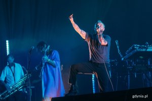 Grupa Idles podczas koncertu na Tent Stage 