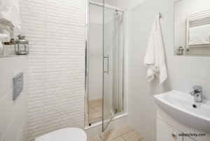 Jeden z apartamentów Sleepy3city, łazienka