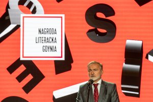 Prezydent Gdyni Wojciech Szczurek przemawia na gali Nagrody Literackiej Gdynia // fot. Anna Rezulak