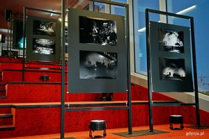 Zdjęcia z planu serialu „Heweliusz” w przestrzeni Gdyńskiego Centrum Filmowego