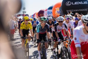Peleton podczas startu 83. Tour de Pologne 