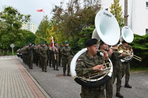 na zdjęciu orkiestra wojskowa