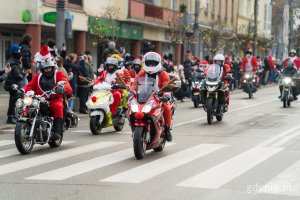 Przejazd przez Gdynię w ramach 23. edycji akcji &bdquo;Mikołaje na motocyklach&rdquo; (fot. Paweł Budziński)