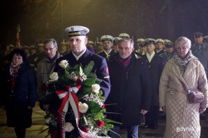 Droga krzyżowa w Gdyni. Na zdj. m.in. Wojciech Szczurek, prezydent Gdyni oraz radni gdyńscy. Fot. Mirosław Pieślak