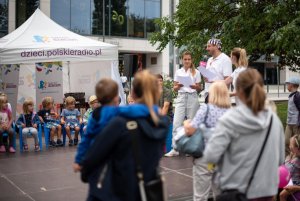 Plenerowe studia Polskiego Radia nadają z Gdyni przed „Lato z Radiem Festiwal”, fot. Dawid Linkowski