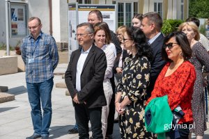Wydarzenie zgromadziło wielu gości, w tym mieszkańców Gdyni, miłośników historii oraz przedstawicieli środowisk wojskowych.