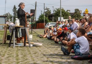 Spektakl teatru Gdynia Główna w ogrodzie deszczowym  // mat. Laboratorium Innowacji Społecznych