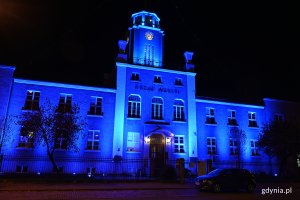 Światowy Dzień Morza na niebiesko w Gdyni. Fot. Michał Puszczewicz
