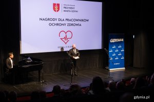 Tomasz Podsiadły podczas gali wręczenia Nagrody Prezydent Miasta Gdyni pracownikom ochrony zdrowia 